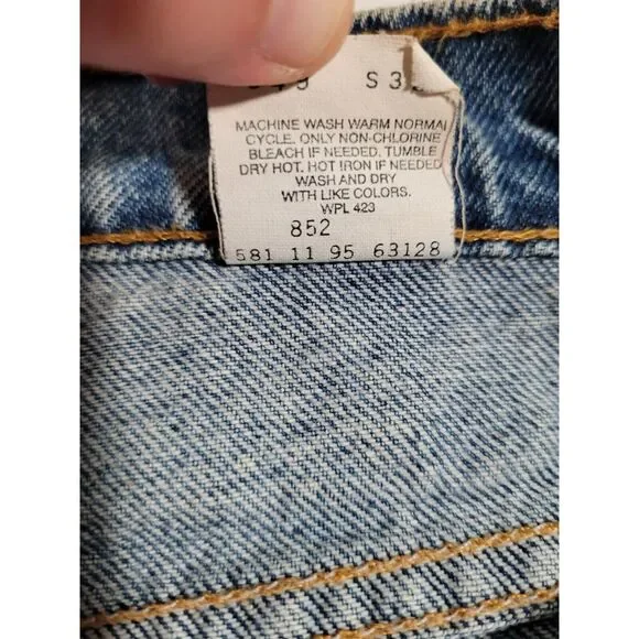 Levi's Vintage 15921 Tapered Leg Tapered Fit Denim Jeans Size 8 MED